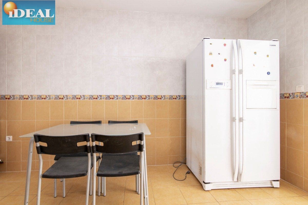 6 bedroom Townhouse for sale in Chauchina with garage - € 360,000 (Ref: 9434543)