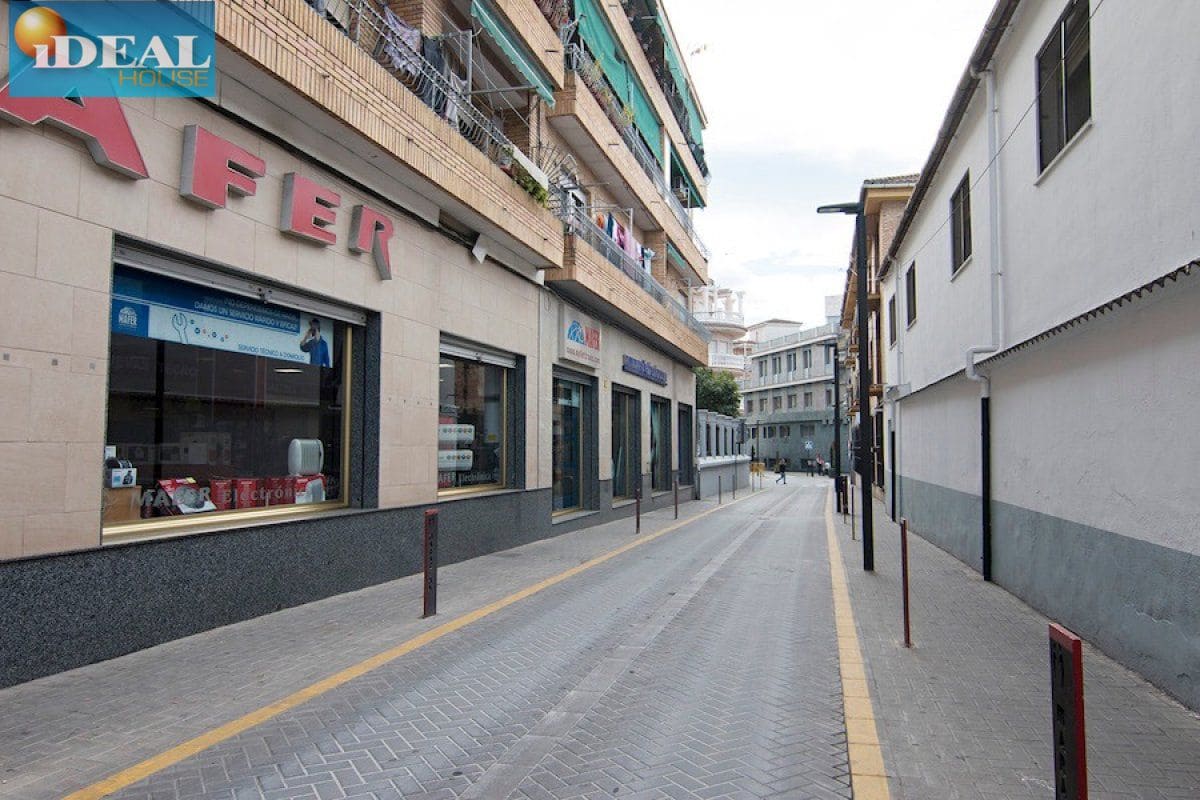 Kaupallinen myytävänä paikassa Maracena - 164 000 € (Ref: 9434546)