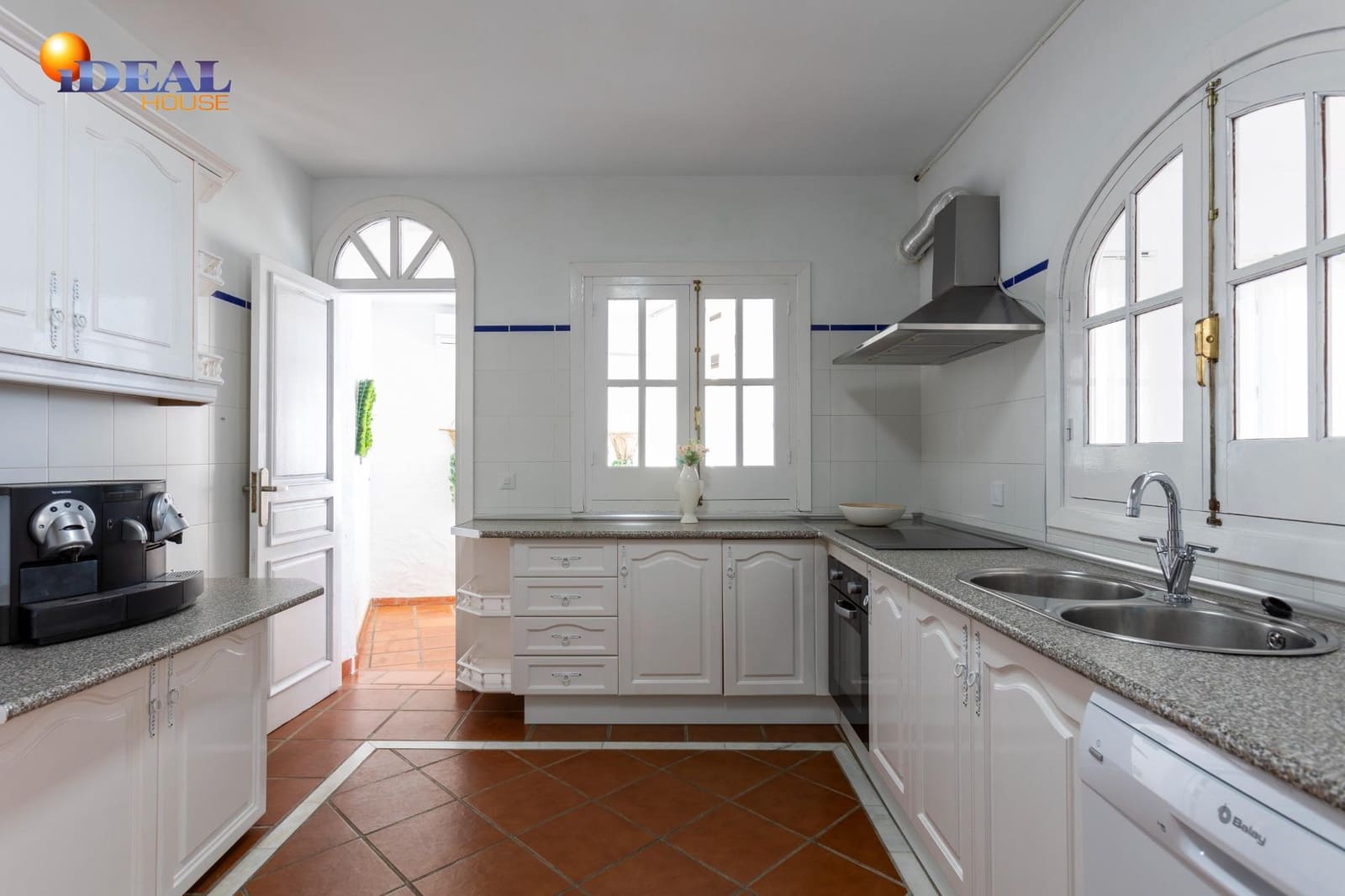 3 bedroom Villa for sale in Almunecar with garage - € 595,900 (Ref: 9437688)