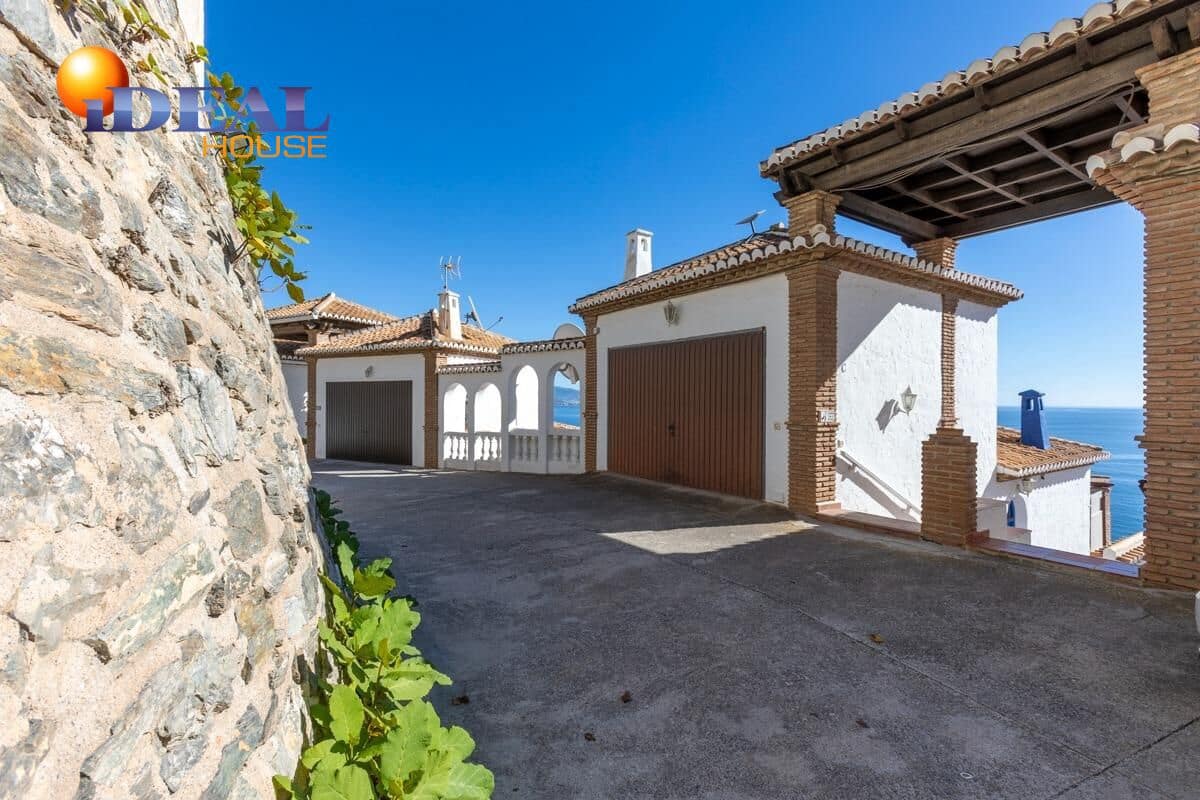 3 bedroom Villa for sale in Almunecar with garage - € 595,900 (Ref: 9437688)