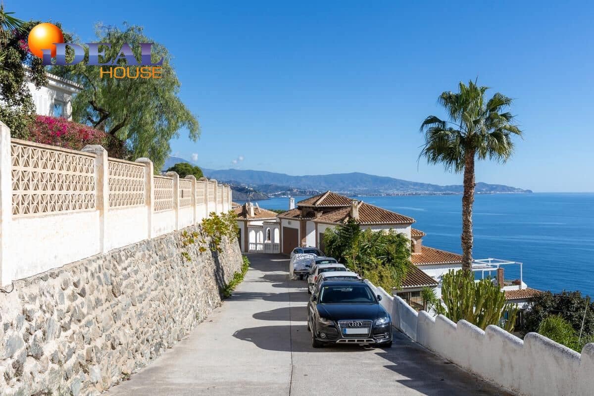 3 bedroom Villa for sale in Almunecar with garage - € 595,900 (Ref: 9437688)