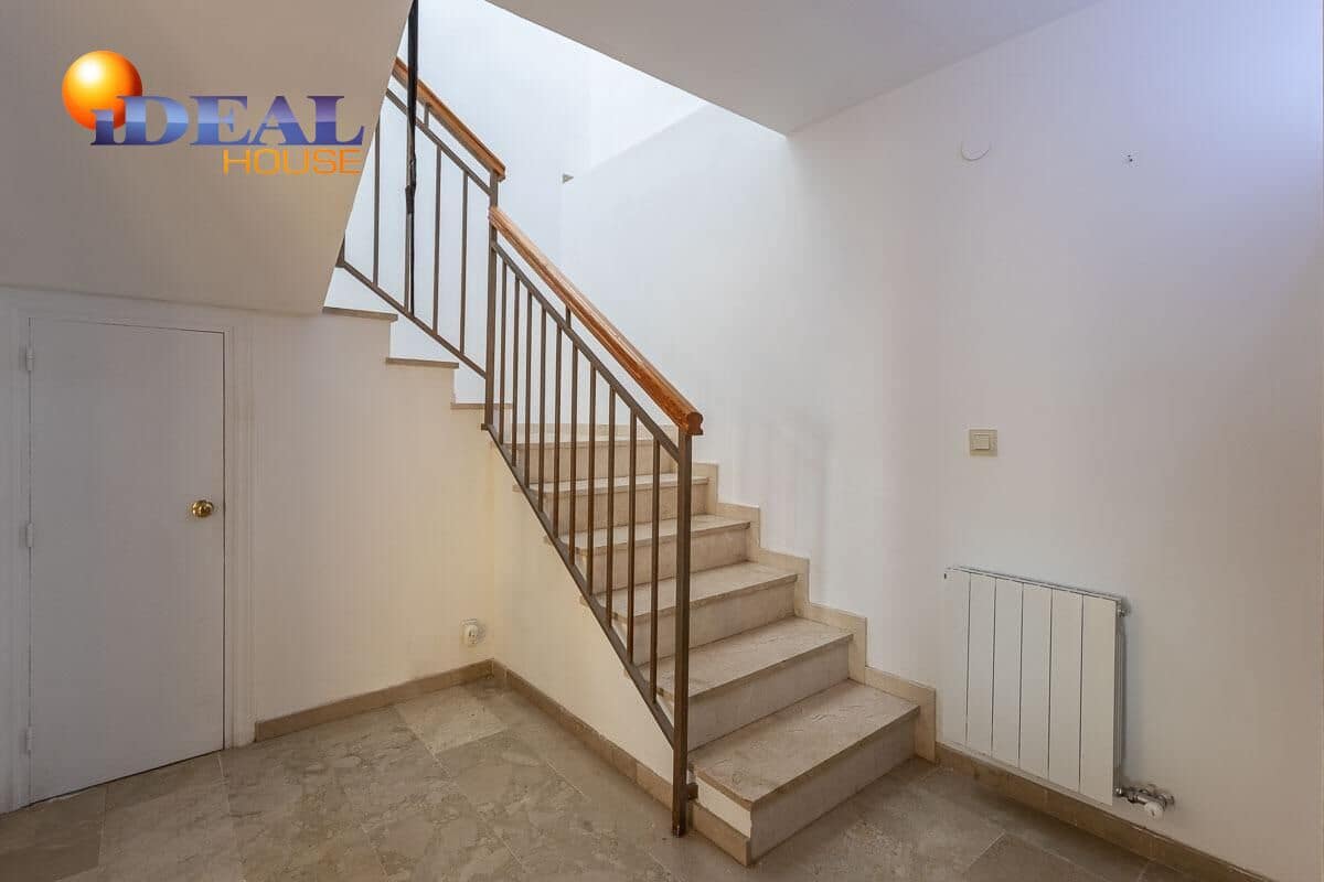 4 bedroom Villa for sale in Cenes de la Vega with pool garage - € 365,000 (Ref: 9437689)