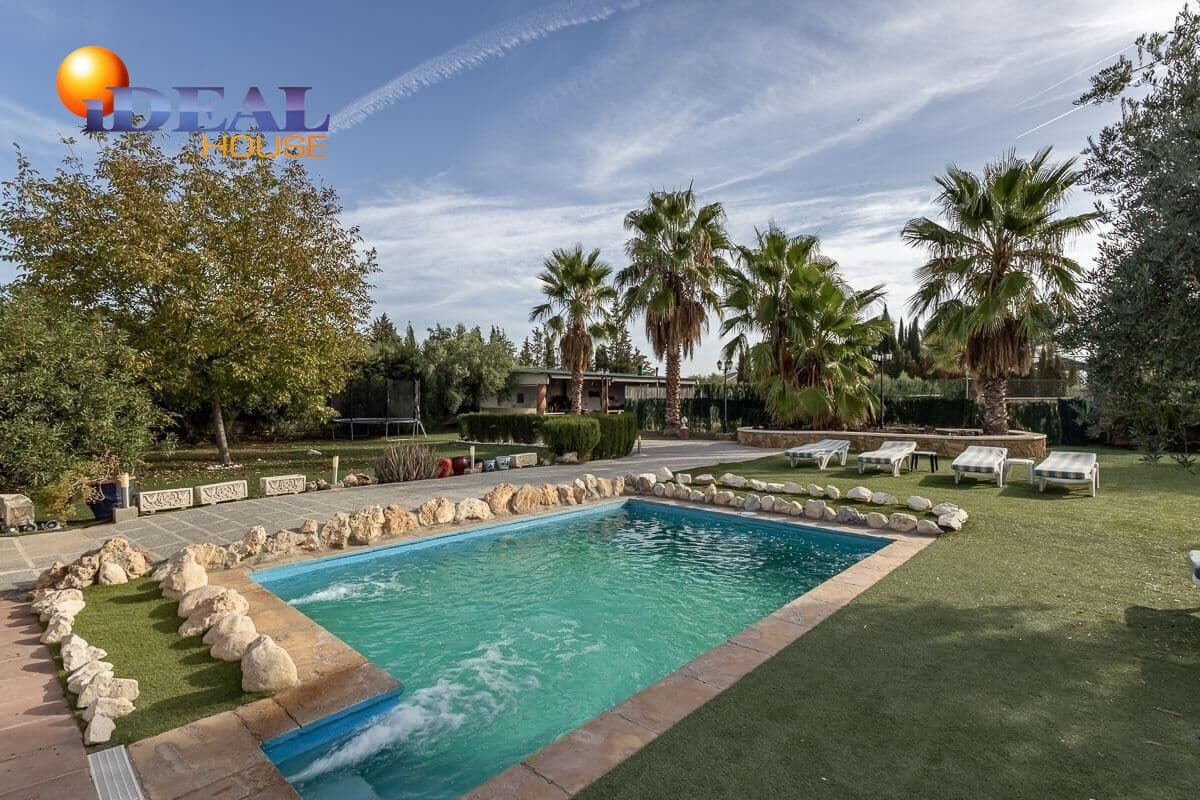 5 soveværelse Finca/Landehus til salg i Atarfe med swimmingpool - € 548.000 (Ref: 9437692)