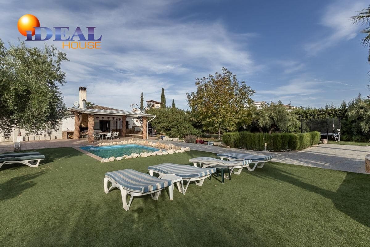 5 soveværelse Finca/Landehus til salg i Atarfe med swimmingpool - € 548.000 (Ref: 9437692)