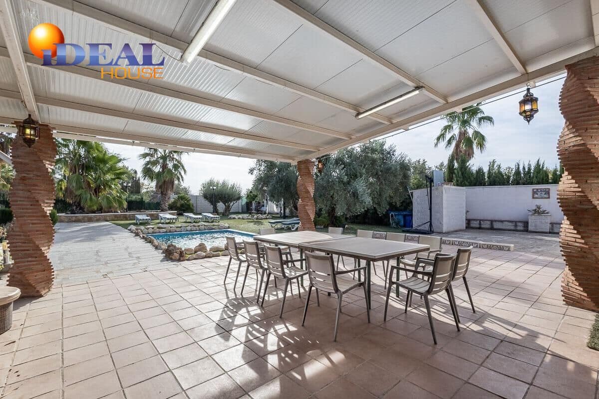 5 soveværelse Finca/Landehus til salg i Atarfe med swimmingpool - € 548.000 (Ref: 9437692)