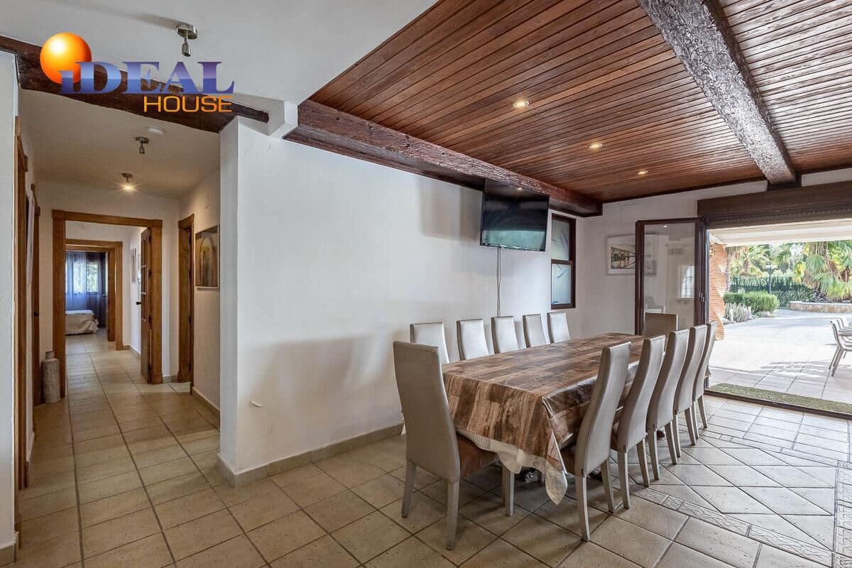 5 soveværelse Finca/Landehus til salg i Atarfe med swimmingpool - € 548.000 (Ref: 9437692)