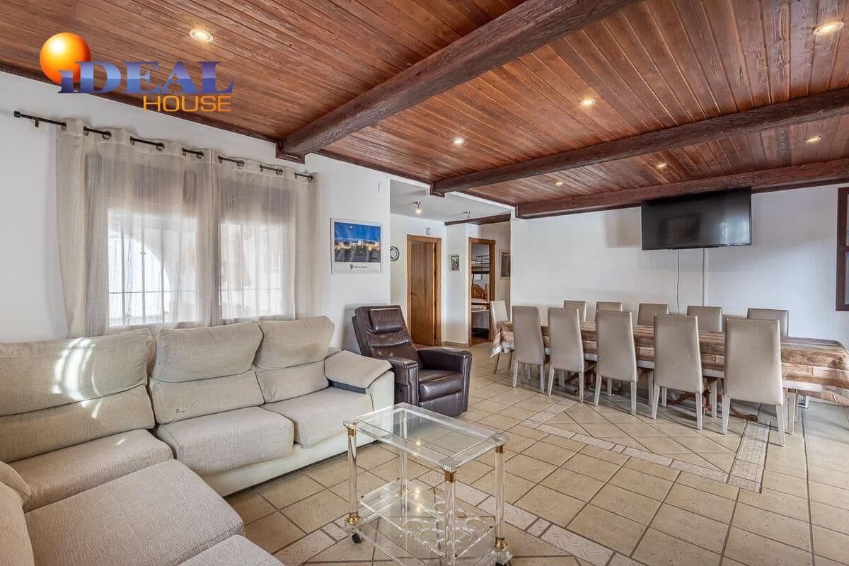 5 soveværelse Finca/Landehus til salg i Atarfe med swimmingpool - € 548.000 (Ref: 9437692)