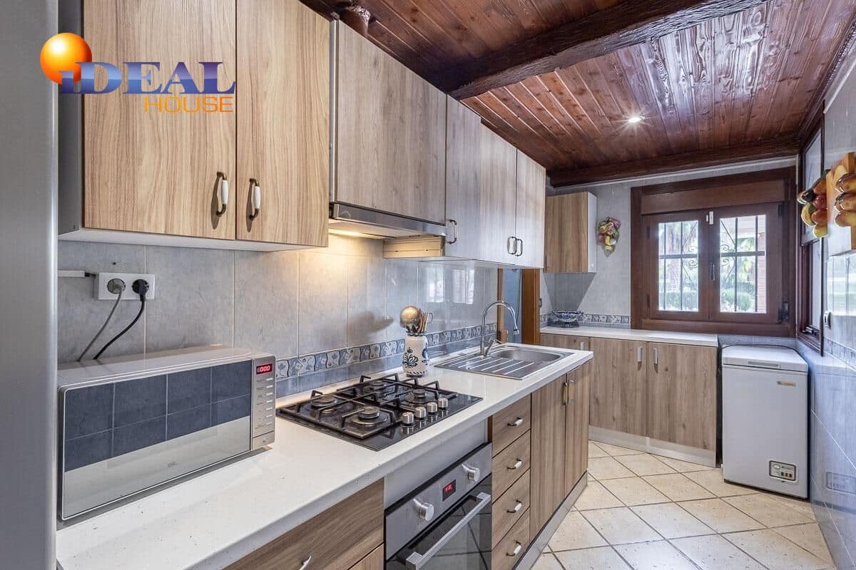 5 soveværelse Finca/Landehus til salg i Atarfe med swimmingpool - € 548.000 (Ref: 9437692)