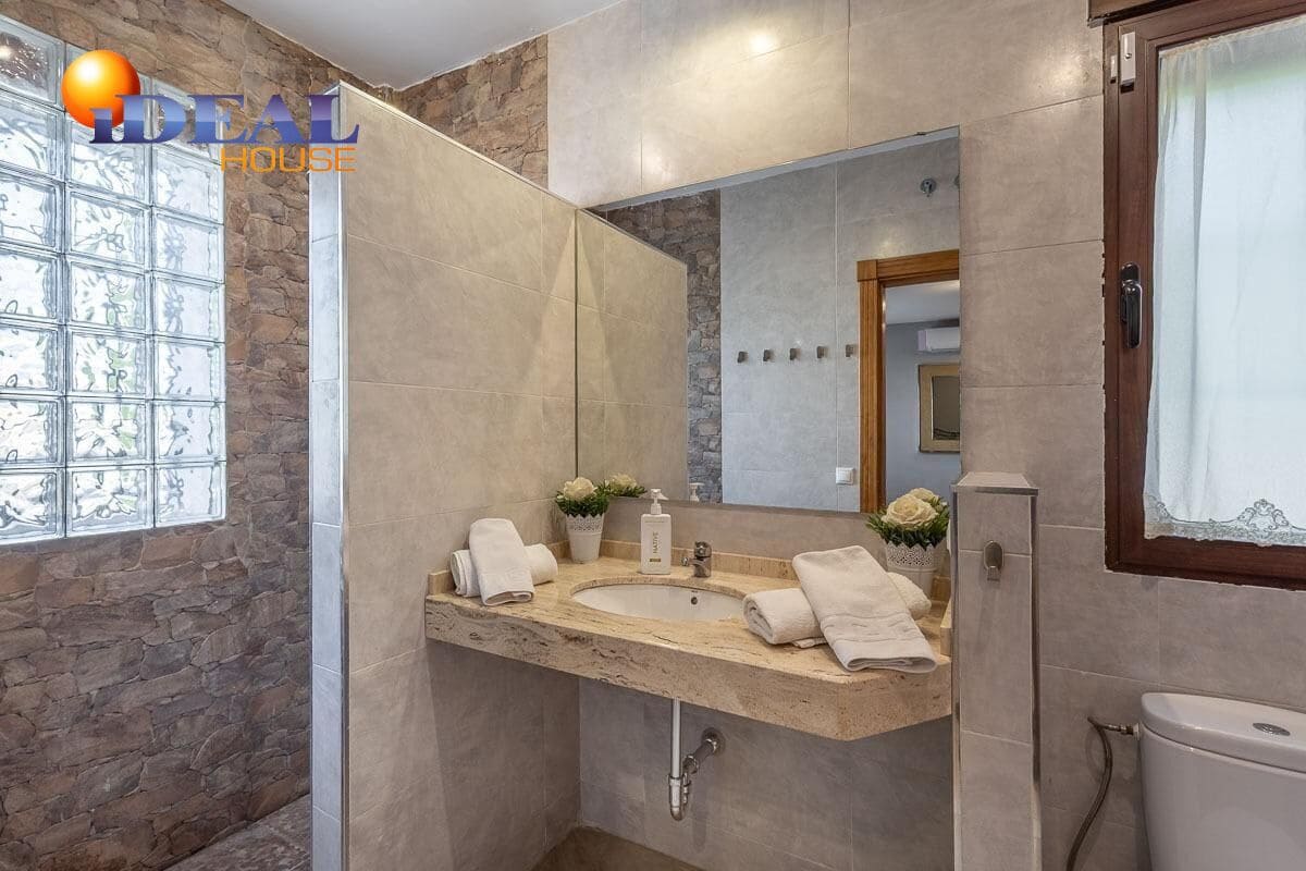 5 soveværelse Finca/Landehus til salg i Atarfe med swimmingpool - € 548.000 (Ref: 9437692)