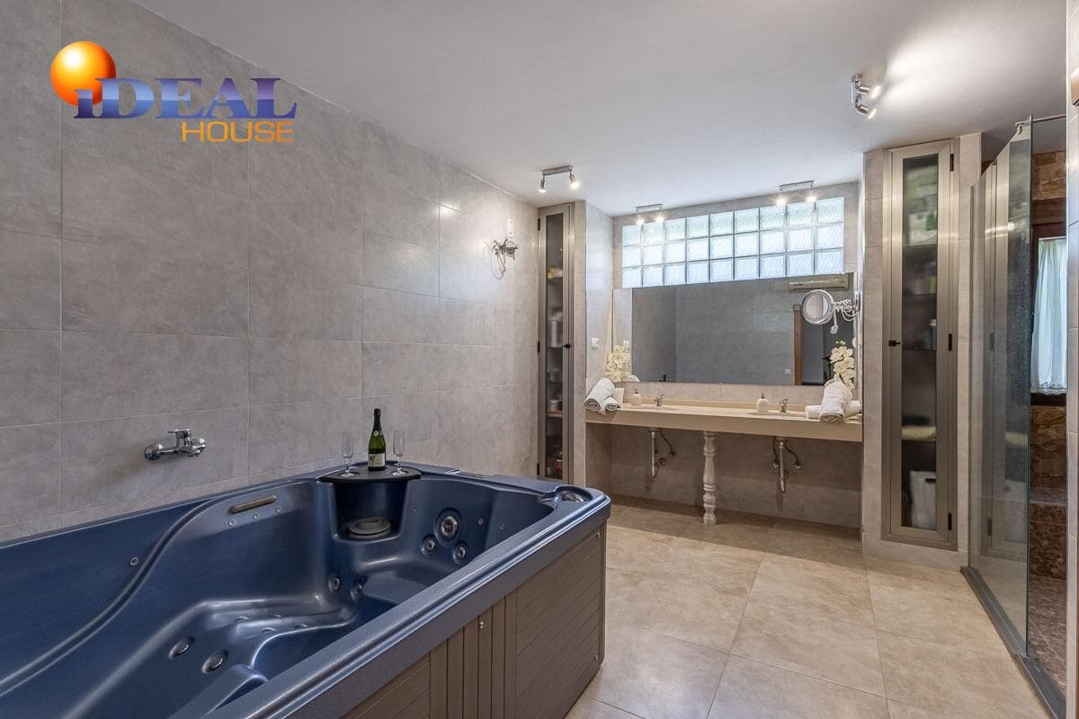 5 soveværelse Finca/Landehus til salg i Atarfe med swimmingpool - € 548.000 (Ref: 9437692)