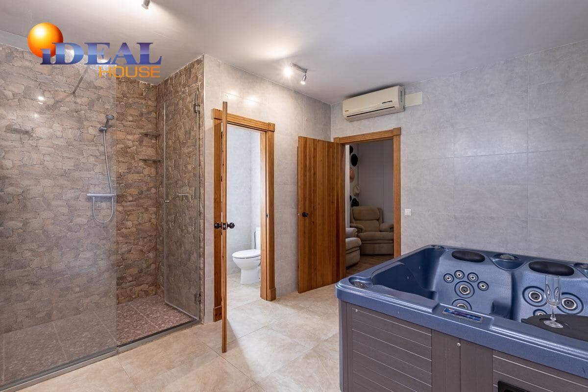 5 soveværelse Finca/Landehus til salg i Atarfe med swimmingpool - € 548.000 (Ref: 9437692)