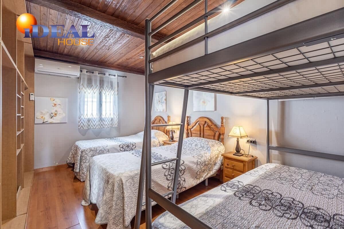 5 soveværelse Finca/Landehus til salg i Atarfe med swimmingpool - € 548.000 (Ref: 9437692)