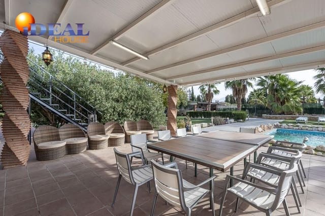 5 soveværelse Finca/Landehus til salg i Atarfe med swimmingpool - € 548.000 (Ref: 9437692)