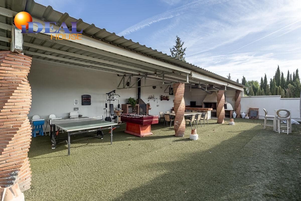 5 soveværelse Finca/Landehus til salg i Atarfe med swimmingpool - € 548.000 (Ref: 9437692)