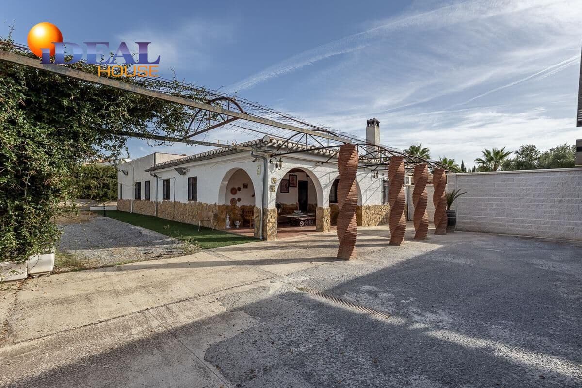 5 soveværelse Finca/Landehus til salg i Atarfe med swimmingpool - € 548.000 (Ref: 9437692)