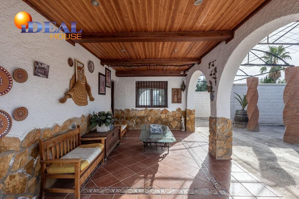 5 soveværelse Finca/Landehus til salg i Atarfe med swimmingpool - € 548.000 (Ref: 9437692)