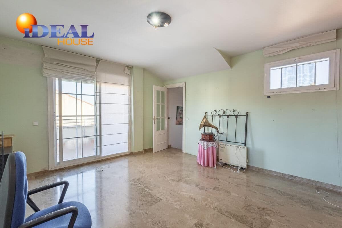 6 makuuhuone Omakotitalo myytävänä paikassa Armilla mukana 
autotalli - 429 000 € (Ref: 9438553)