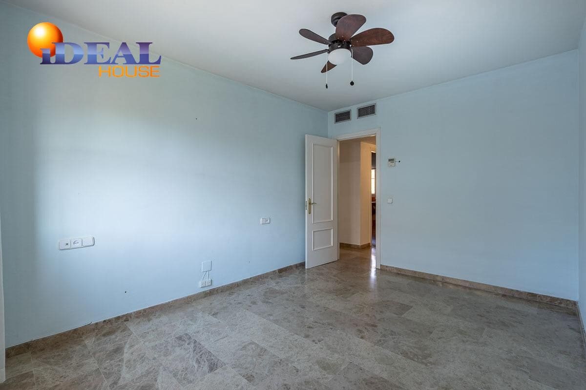 6 makuuhuone Omakotitalo myytävänä paikassa Armilla mukana 
autotalli - 429 000 € (Ref: 9438553)