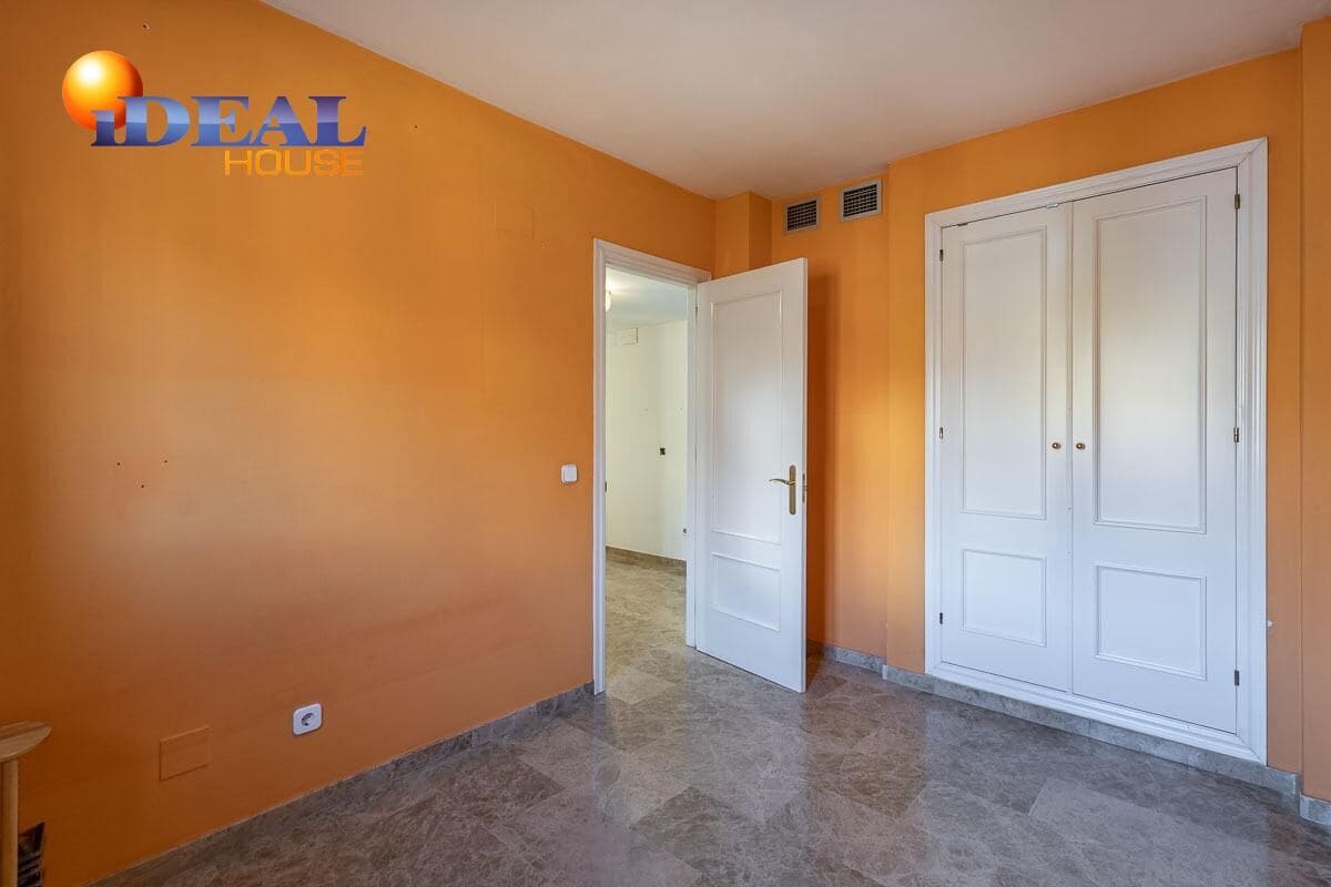 6 makuuhuone Omakotitalo myytävänä paikassa Armilla mukana 
autotalli - 429 000 € (Ref: 9438553)