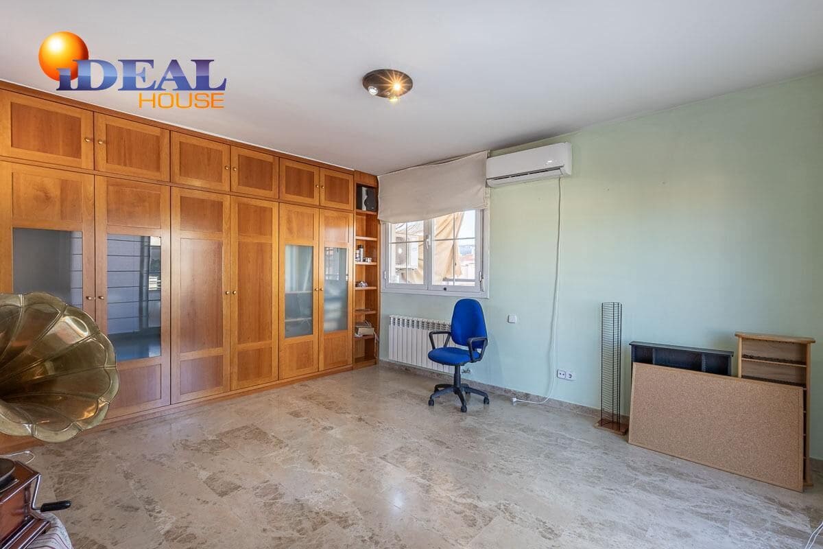 6 makuuhuone Omakotitalo myytävänä paikassa Armilla mukana 
autotalli - 429 000 € (Ref: 9438553)