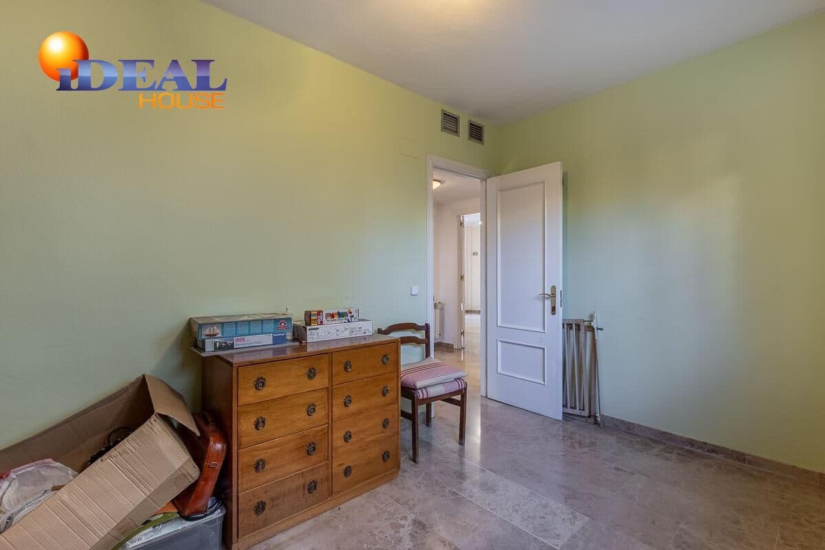 6 makuuhuone Omakotitalo myytävänä paikassa Armilla mukana 
autotalli - 429 000 € (Ref: 9438553)