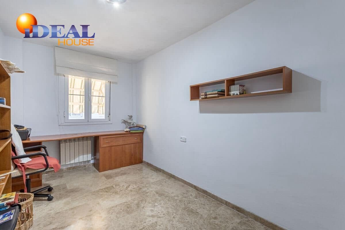 6 makuuhuone Omakotitalo myytävänä paikassa Armilla mukana 
autotalli - 429 000 € (Ref: 9438553)