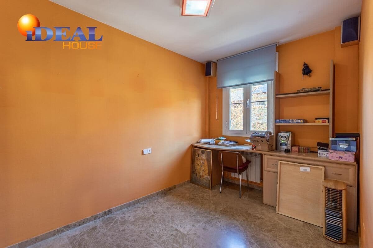 6 makuuhuone Omakotitalo myytävänä paikassa Armilla mukana 
autotalli - 429 000 € (Ref: 9438553)