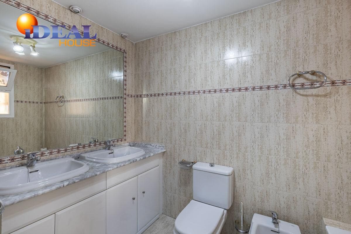 6 makuuhuone Omakotitalo myytävänä paikassa Armilla mukana 
autotalli - 429 000 € (Ref: 9438553)