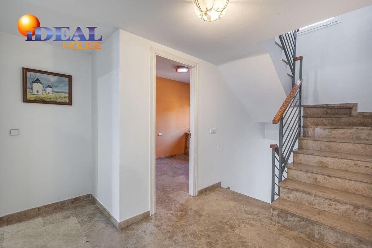 6 makuuhuone Omakotitalo myytävänä paikassa Armilla mukana 
autotalli - 429 000 € (Ref: 9438553)