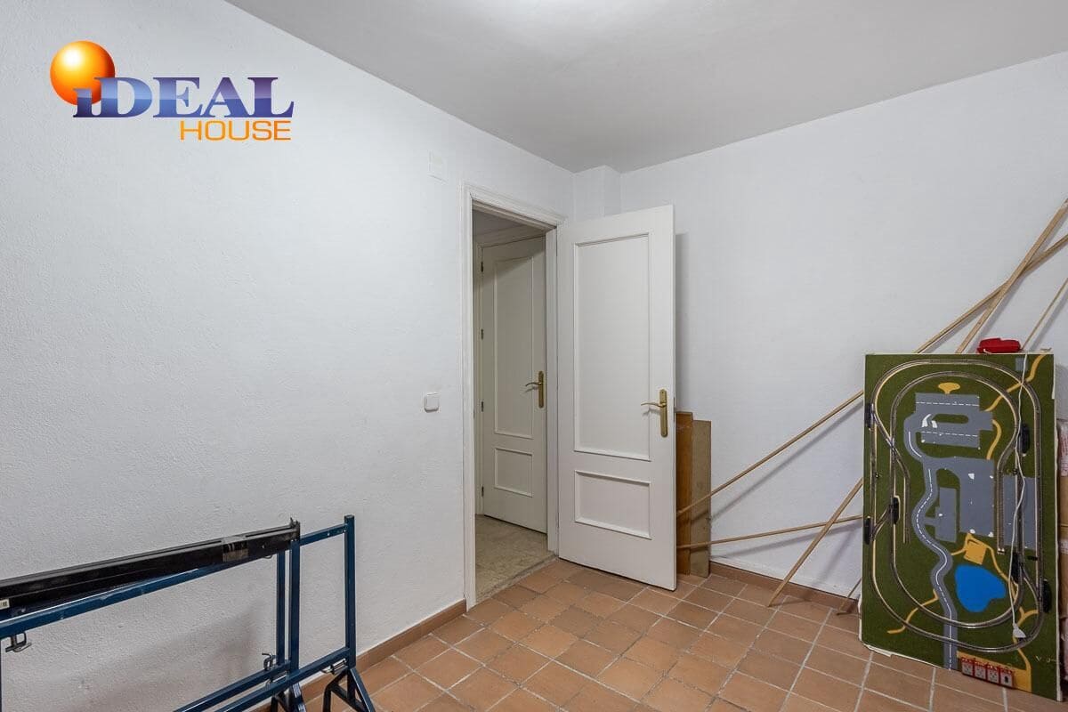 6 makuuhuone Omakotitalo myytävänä paikassa Armilla mukana 
autotalli - 429 000 € (Ref: 9438553)