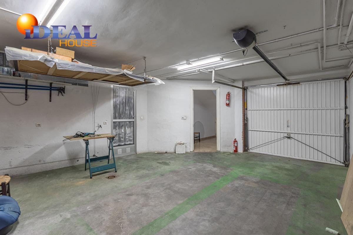 6 makuuhuone Omakotitalo myytävänä paikassa Armilla mukana 
autotalli - 429 000 € (Ref: 9438553)