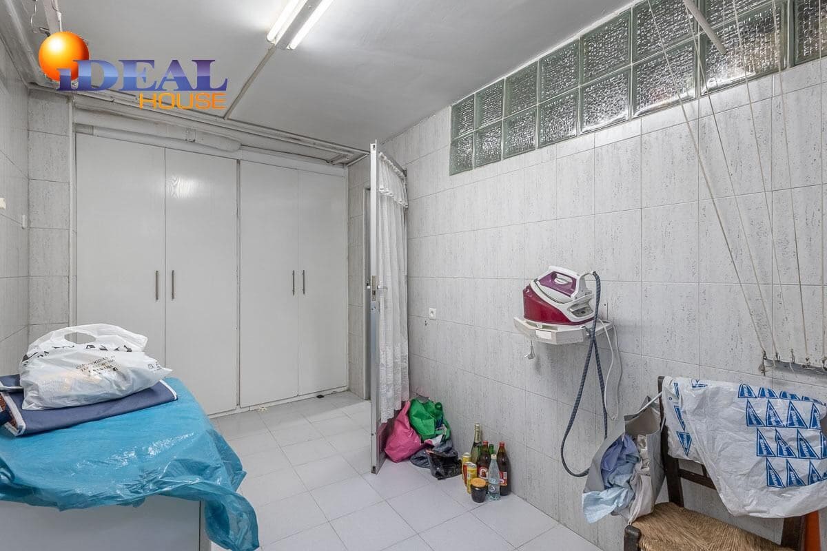 6 makuuhuone Omakotitalo myytävänä paikassa Armilla mukana 
autotalli - 429 000 € (Ref: 9438553)