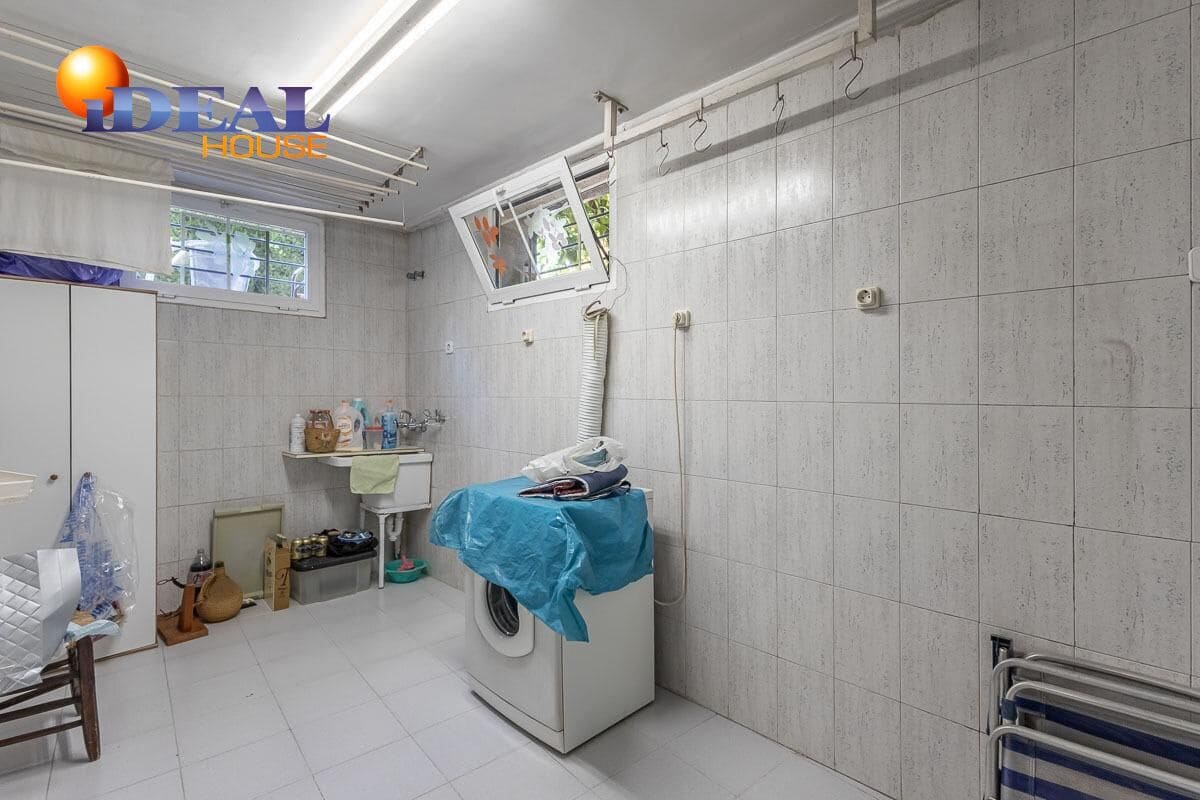 6 makuuhuone Omakotitalo myytävänä paikassa Armilla mukana 
autotalli - 429 000 € (Ref: 9438553)