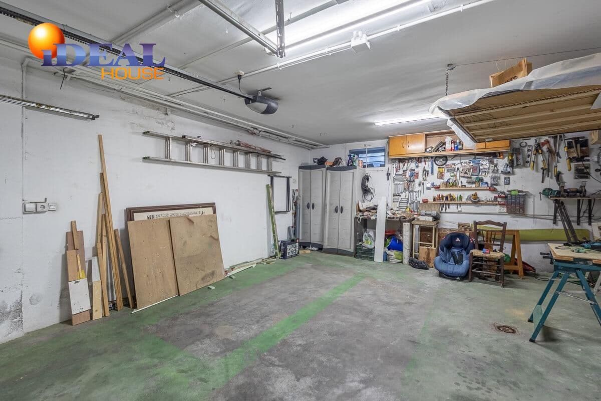 6 makuuhuone Omakotitalo myytävänä paikassa Armilla mukana 
autotalli - 429 000 € (Ref: 9438553)