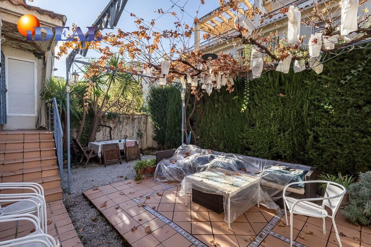 6 makuuhuone Omakotitalo myytävänä paikassa Armilla mukana 
autotalli - 429 000 € (Ref: 9438553)