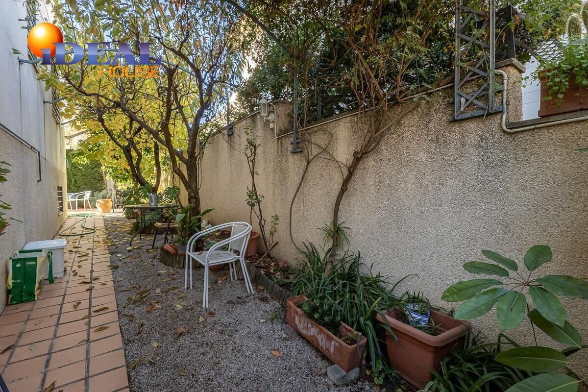 6 makuuhuone Omakotitalo myytävänä paikassa Armilla mukana 
autotalli - 429 000 € (Ref: 9438553)