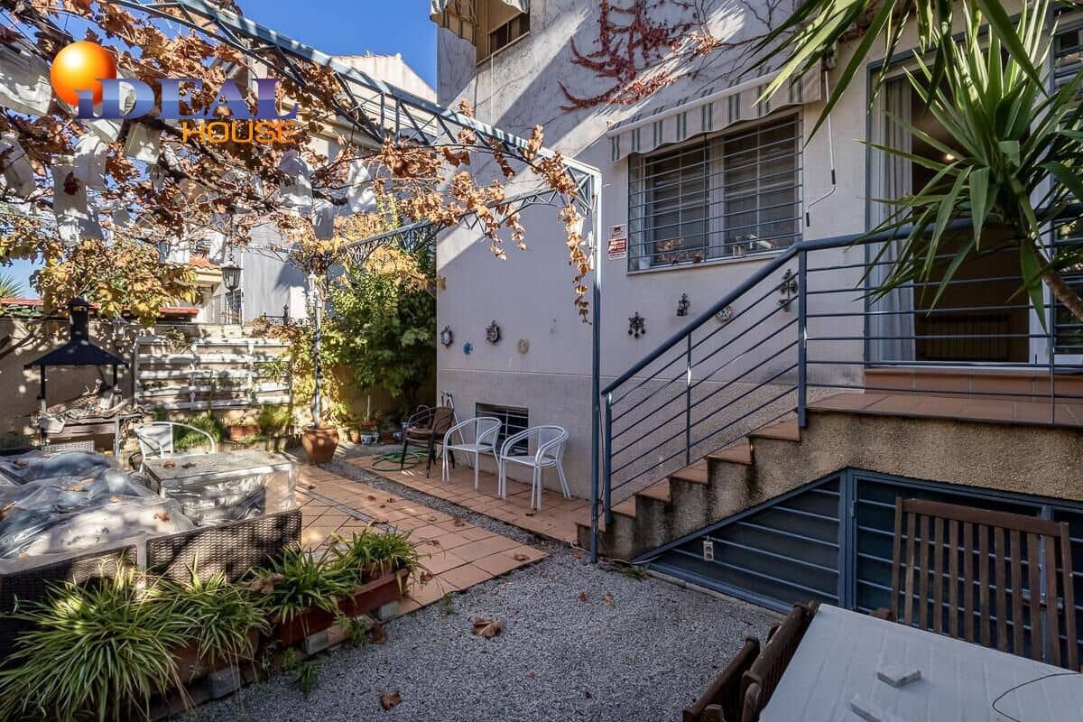 6 makuuhuone Omakotitalo myytävänä paikassa Armilla mukana 
autotalli - 429 000 € (Ref: 9438553)