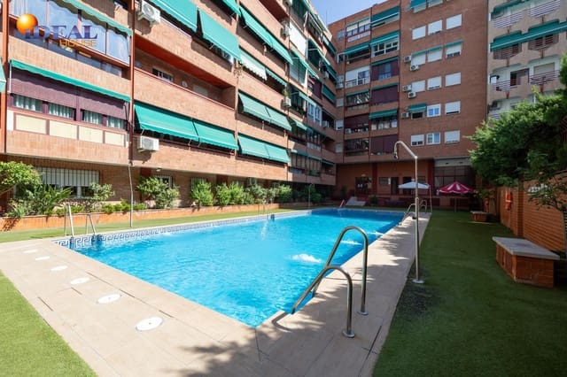 3 makuuhuone Asunto myytävänä paikassa Pajaritos - Plaza de Toros, Granada kaupunki mukana uima-altaan 
autotalli - 380 000 € (Ref: 9446280)