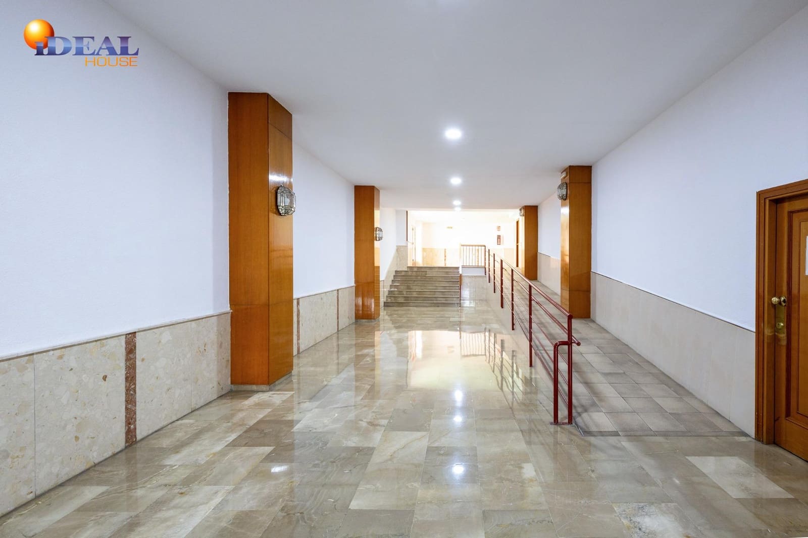 3 makuuhuone Asunto myytävänä paikassa Granada kaupunki mukana uima-altaan 
autotalli - 380 000 € (Ref: 9446280)