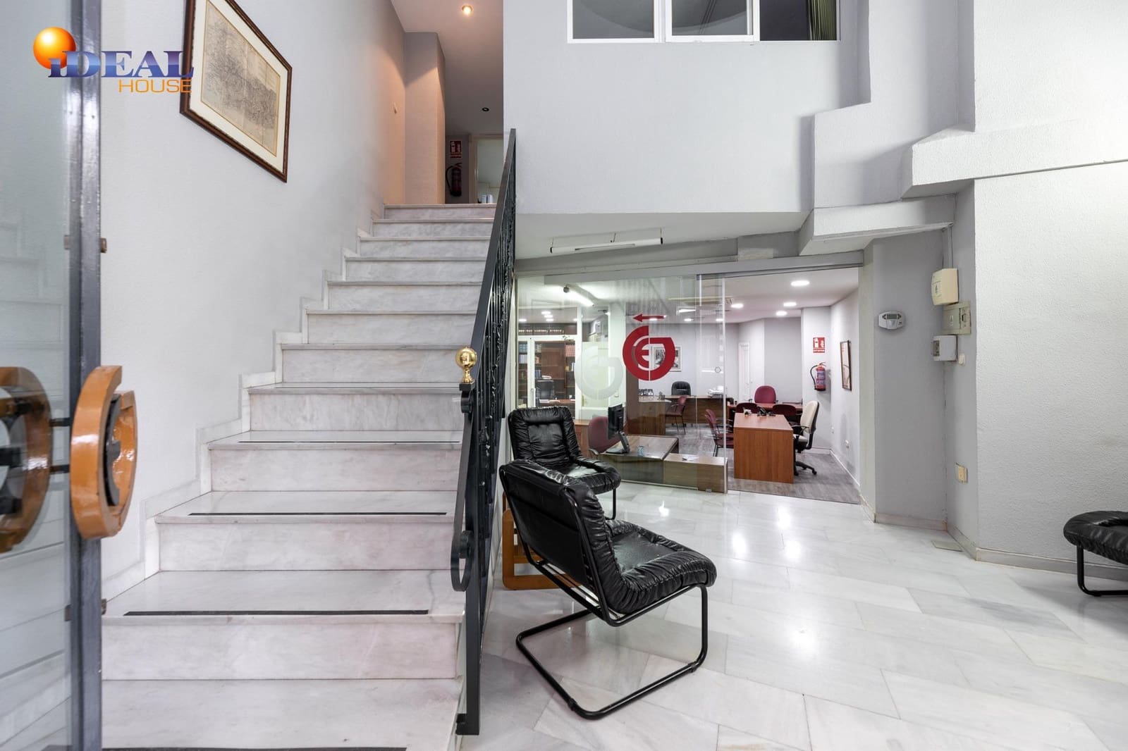 Commercial for sale in Granada city - € 184,900 (Ref: 9449034)