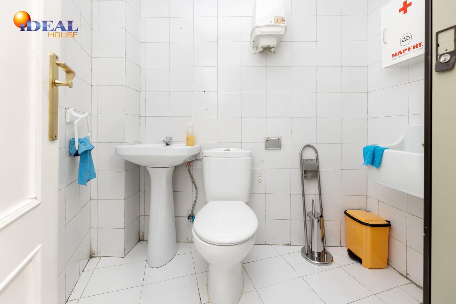 Commercial for sale in Granada city - € 184,900 (Ref: 9449034)