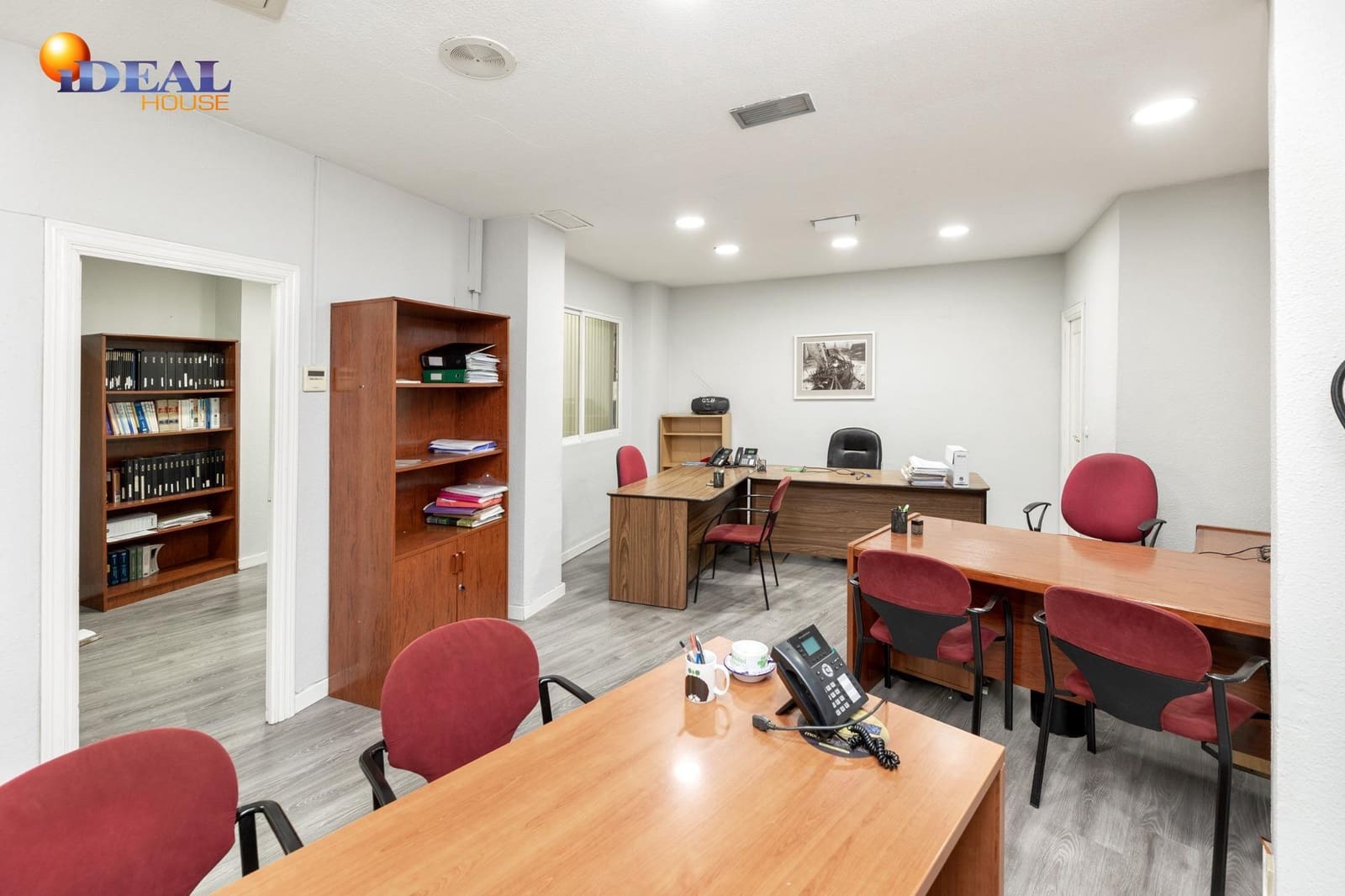 Commercial for sale in Granada city - € 184,900 (Ref: 9449034)