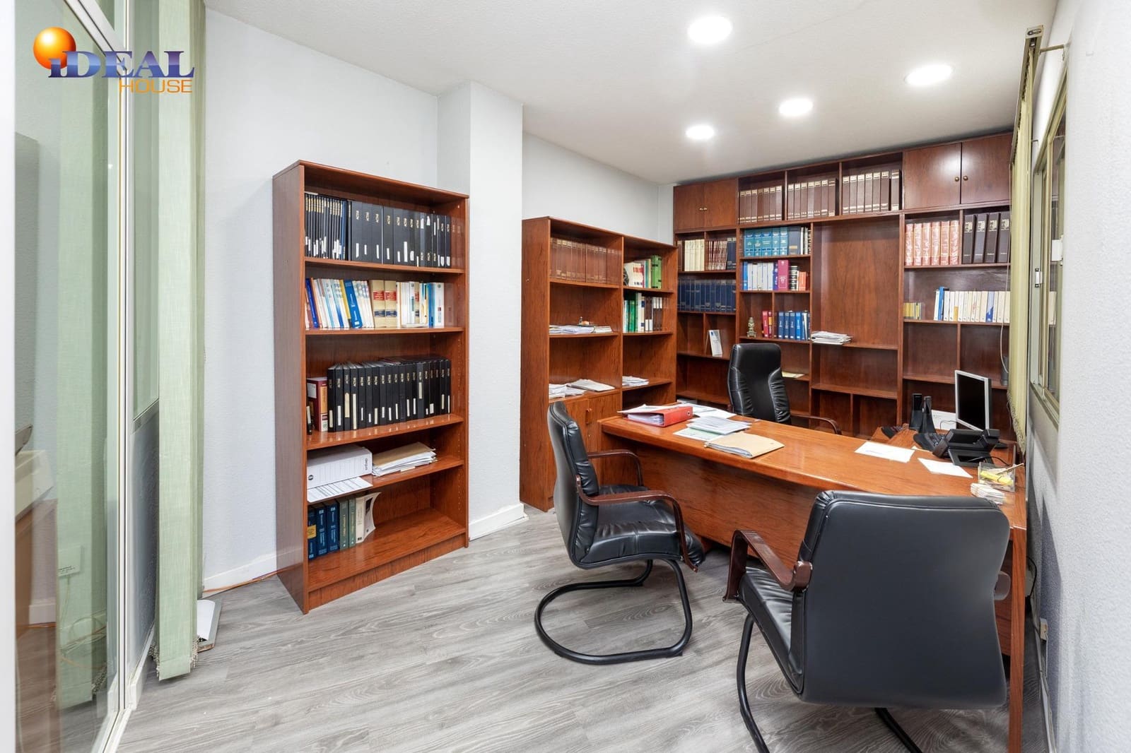 Commercial for sale in Granada city - € 184,900 (Ref: 9449034)