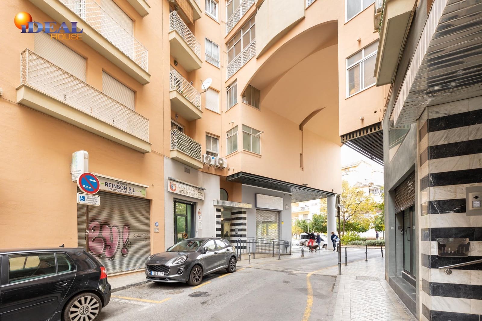 Commercial for sale in Granada city - € 184,900 (Ref: 9449034)