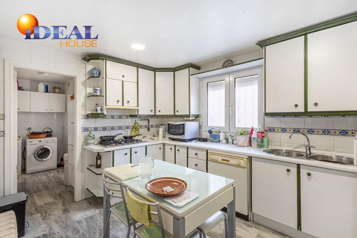 4 makuuhuone Huvila myytävänä paikassa Jun mukana uima-altaan - 240 000 € (Ref: 9449042)