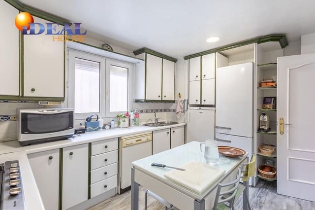 4 makuuhuone Huvila myytävänä paikassa Jun mukana uima-altaan - 240 000 € (Ref: 9449042)