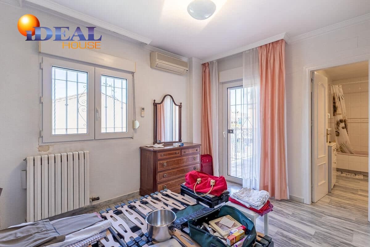 4 makuuhuone Huvila myytävänä paikassa Jun mukana uima-altaan - 240 000 € (Ref: 9449042)