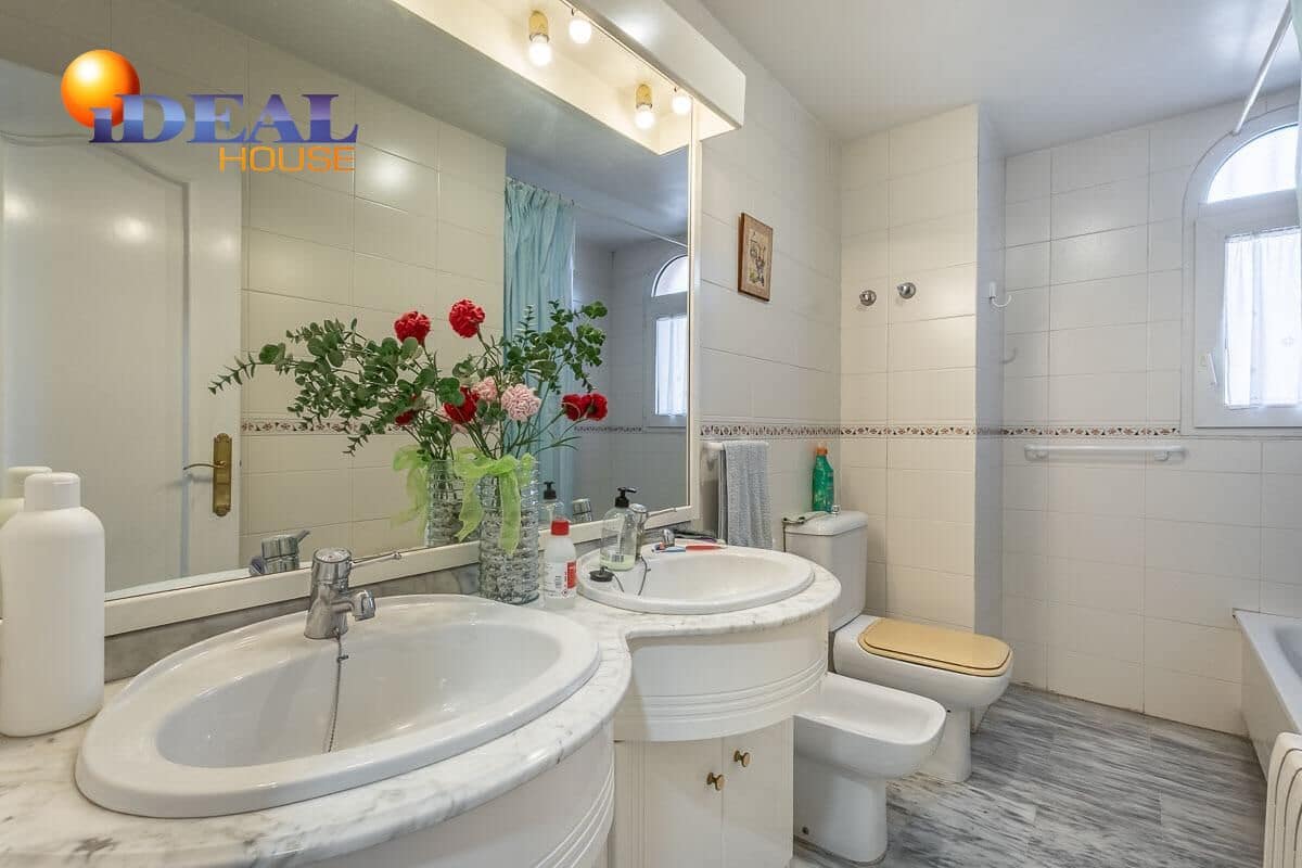 4 makuuhuone Huvila myytävänä paikassa Jun mukana uima-altaan - 240 000 € (Ref: 9449042)