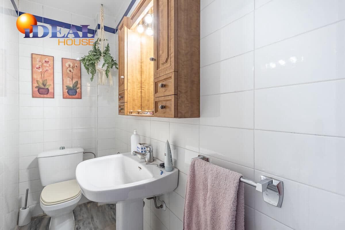 4 makuuhuone Huvila myytävänä paikassa Jun mukana uima-altaan - 240 000 € (Ref: 9449042)