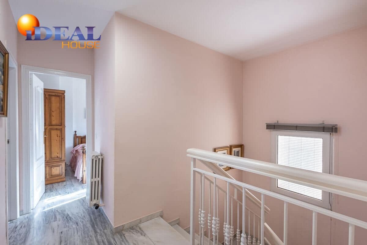 4 makuuhuone Huvila myytävänä paikassa Jun mukana uima-altaan - 240 000 € (Ref: 9449042)